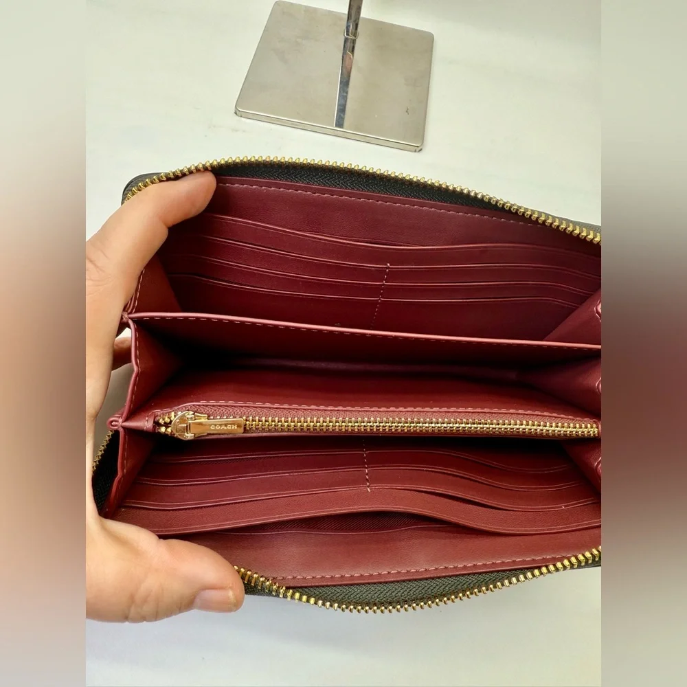 Coach Signature Long Zip-Around Wallet‎ in Brown / Red